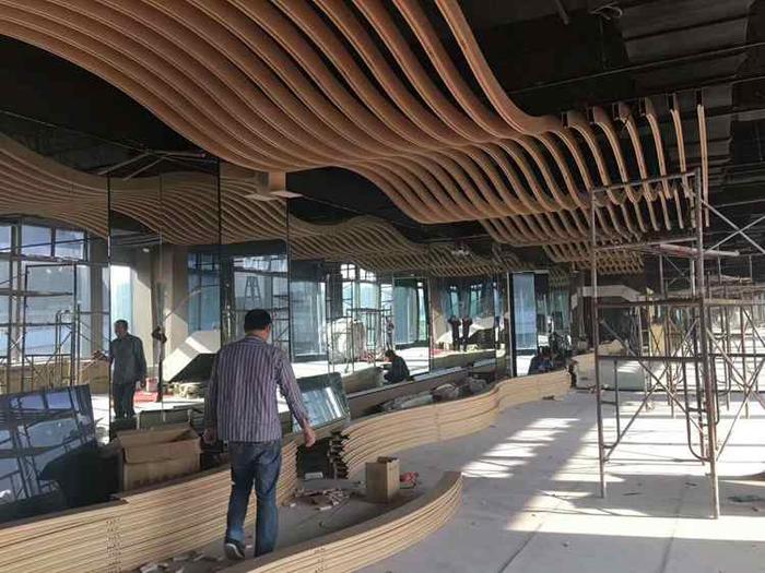 双曲面圆弧形铝方通吊顶施工技术